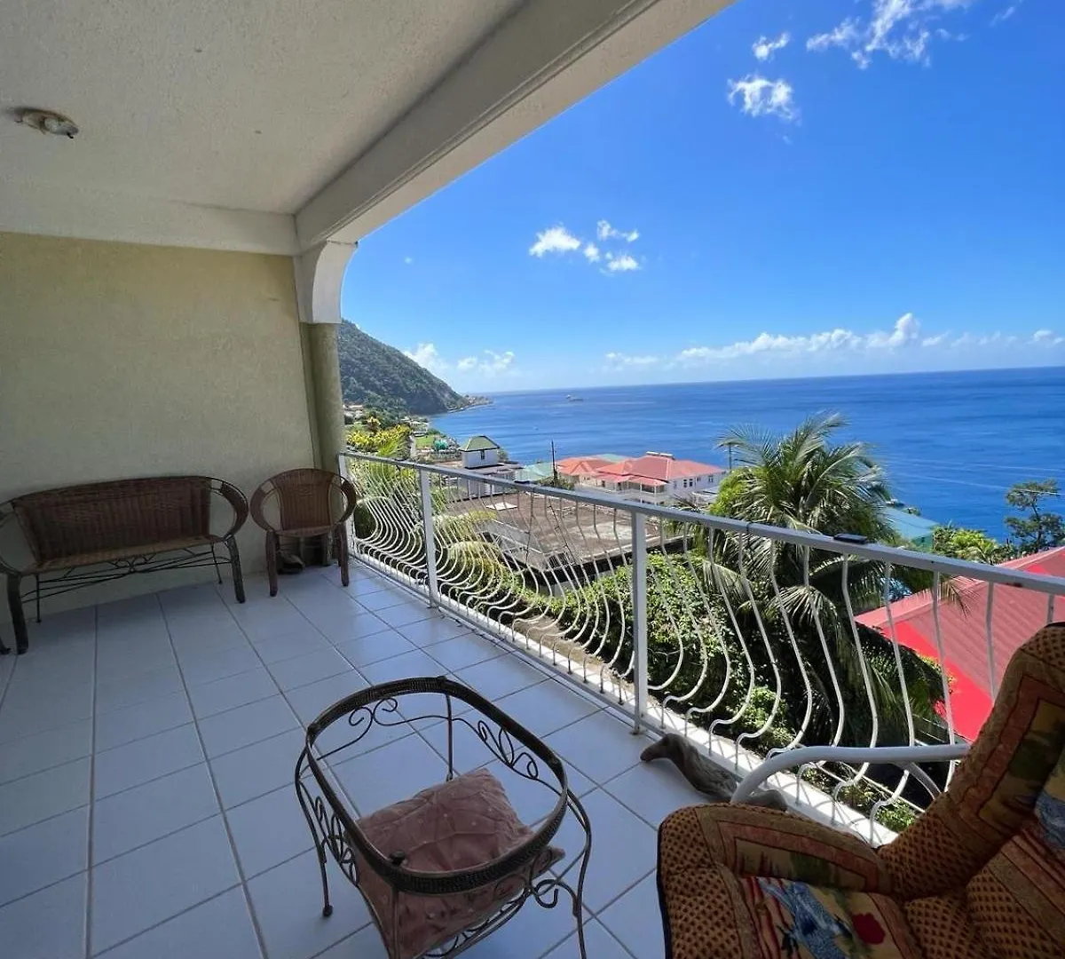 Castle Comfort Seaview Deluxe Apartment Roseau